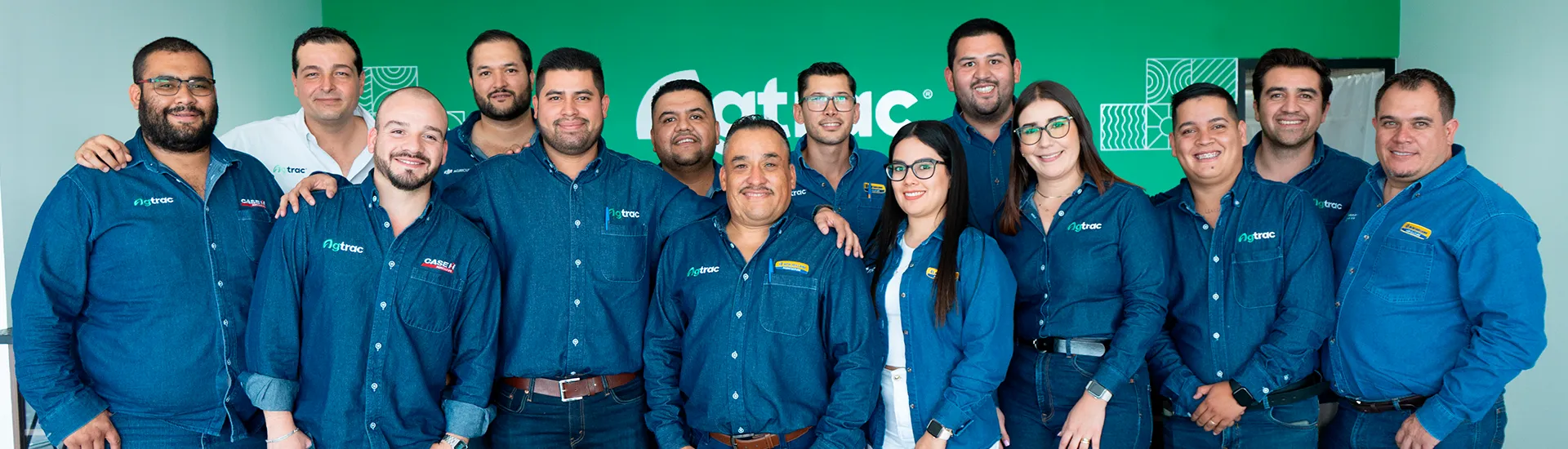 Equipo de trabajadores con uniforme de Agtrac